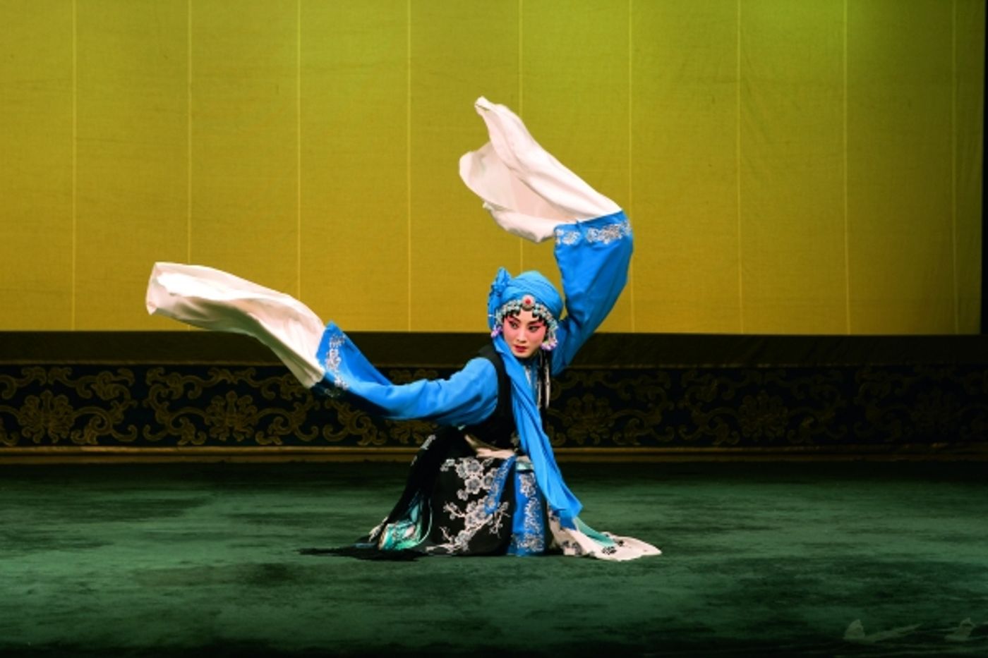 Photo Flash: Peking Opera's LEGEND OF THE WHITE SNAKE and THE JEWELRY PURSE Begin Tonight at Lincoln Center Photo Flash: Peking Opera's LEGEND OF THE WHITE SNAKE and THE JEWELRY PURSE Begin Tonight at Lincoln Center Image