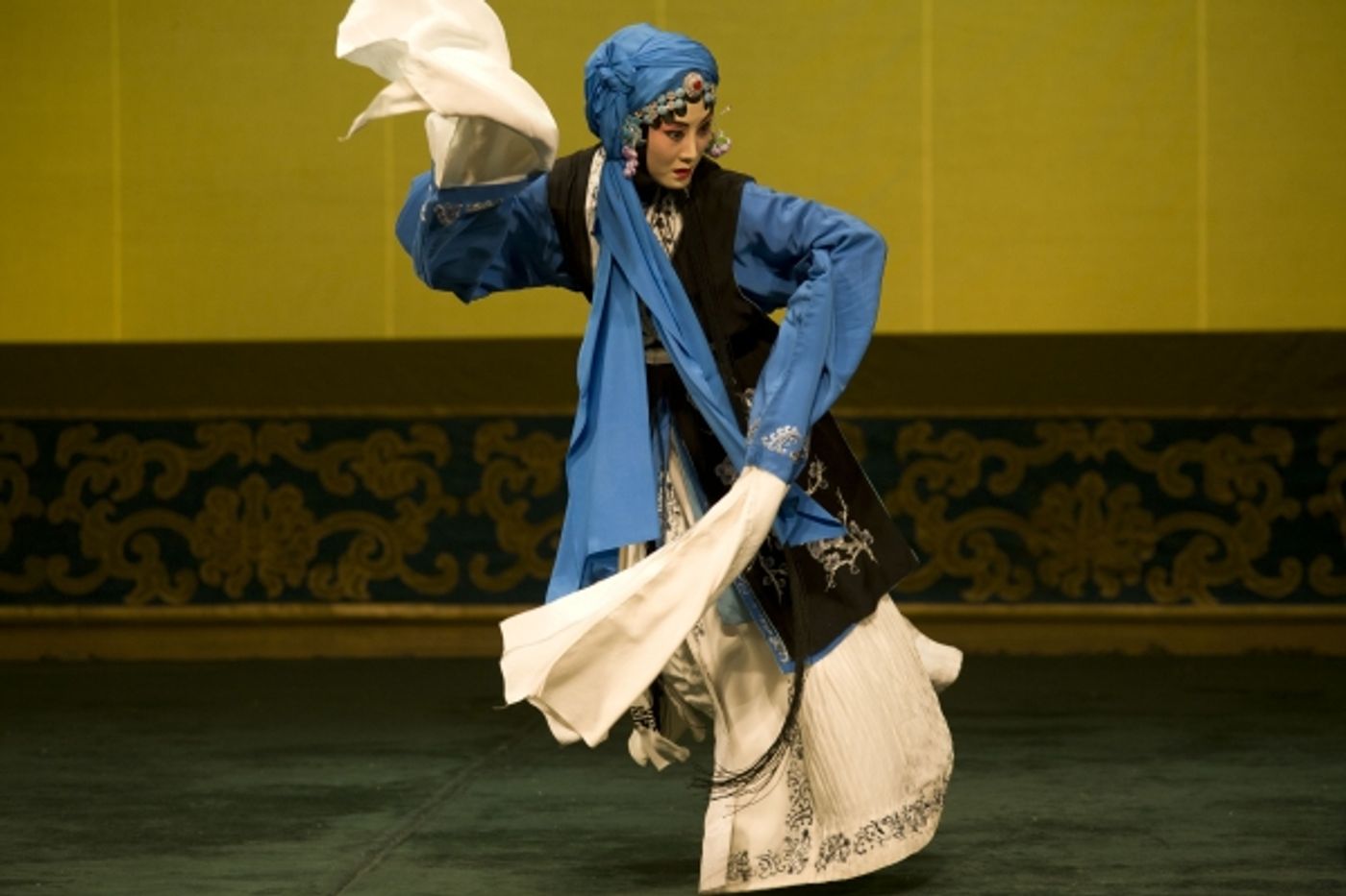 Photo Flash: Peking Opera's LEGEND OF THE WHITE SNAKE and THE JEWELRY PURSE Begin Tonight at Lincoln Center Photo Flash: Peking Opera's LEGEND OF THE WHITE SNAKE and THE JEWELRY PURSE Begin Tonight at Lincoln Center Image