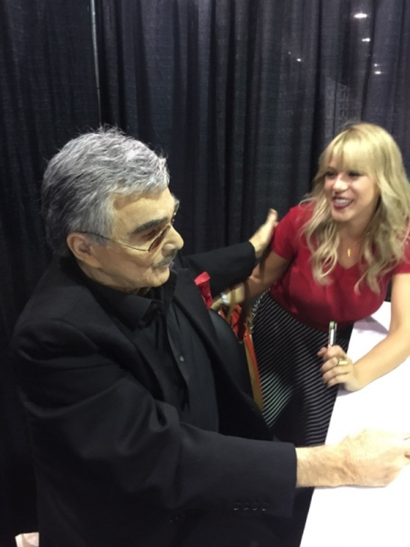 Photo Flash: Burt Reynolds Wows at Wizard World Comic Con  Image
