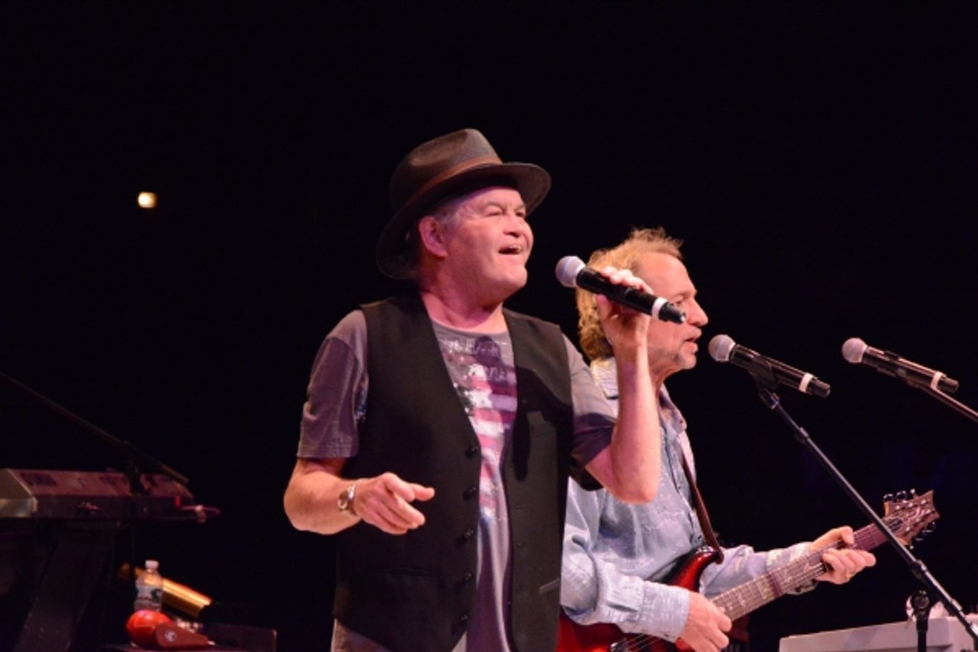 Photo Coverage: Micky Dolenz and Peter Tork of The Monkees Play NYCB Theatre at Westbury  Image