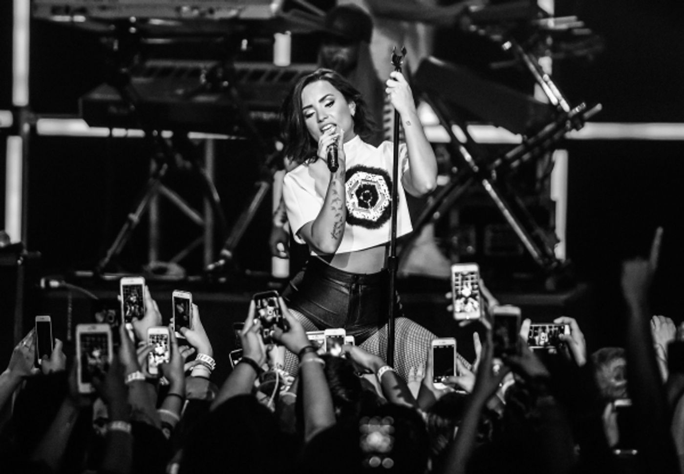 Photo Flash: Nick Jonas and Demi Lovato Take the Stage for MTV's VMA Benefit Concert  Image