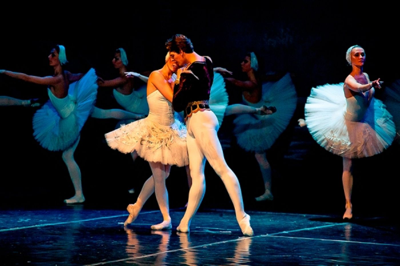 Photo Flash: First Look- SWAN LAKE at the Russian Grand Ballet  Image
