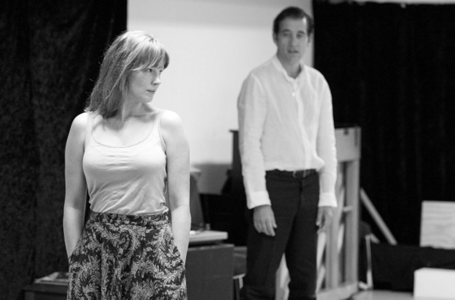 Photo Flash: Roundabout Brings OLD TIMES Back to Broadway - In Rehearsal with Clive Owen, Eve Best & Kelly Reilly Image