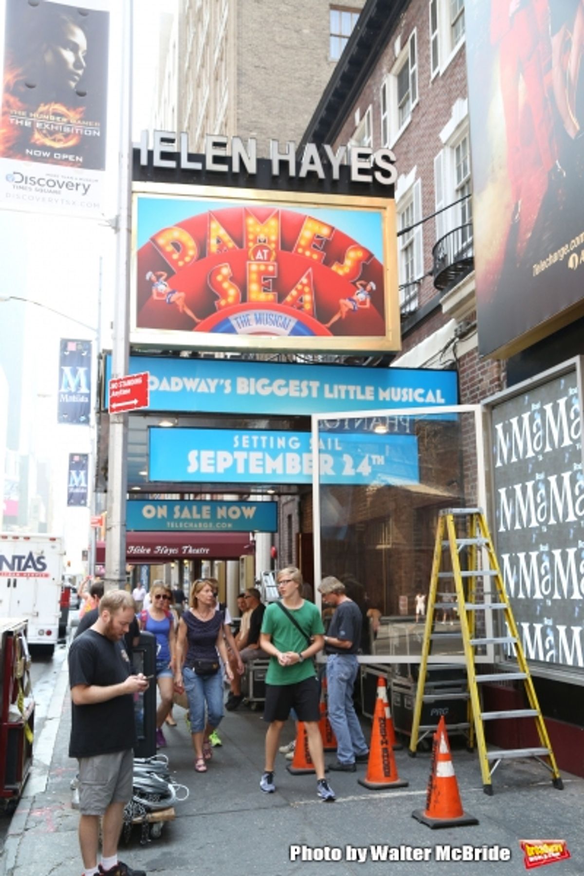 &#39;Dames at Sea&#39; The Musical loads into the Helen Hayes Theatre at 