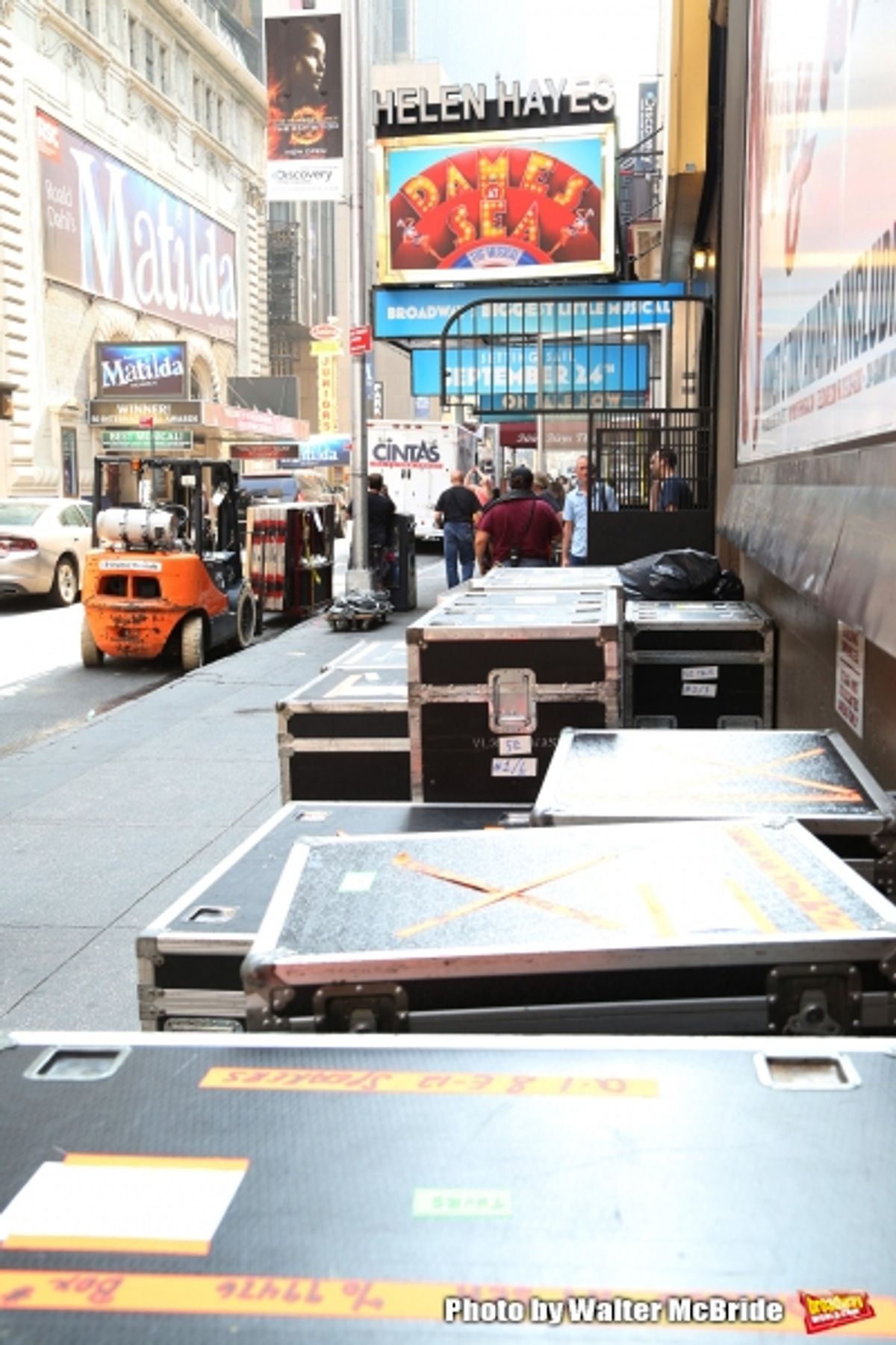 &#39;Dames at Sea&#39; The Musical loads into the Helen Hayes Theatre at 