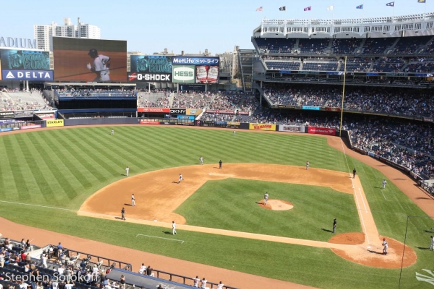 Photo Coverage: GENTLEMAN'S GUIDE's Bryce Pinkham Watches the Yankees Murder the Orioles  Image