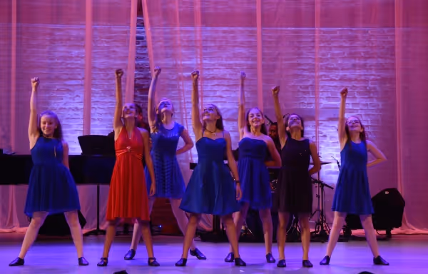 Oona Laurence  Photo