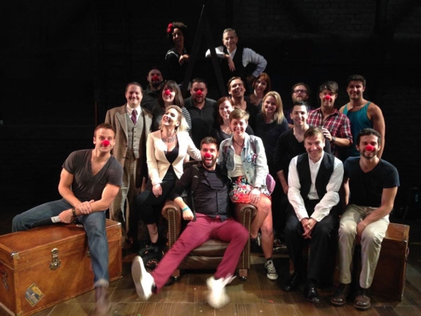 Photo Flash: Cast of BULLETS OVER BROADWAY Tour Clowns Backstage at 39 STEPS  Image
