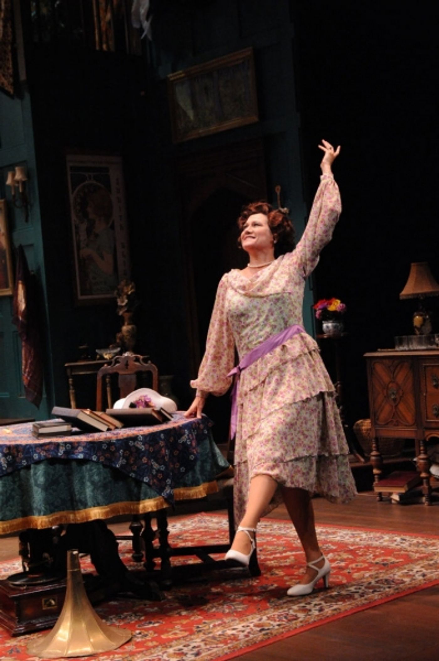 Photo Flash: First Look at Matt Sullivan, Valerie Leonard and More in Olney Theatre's HAY FEVER  Image