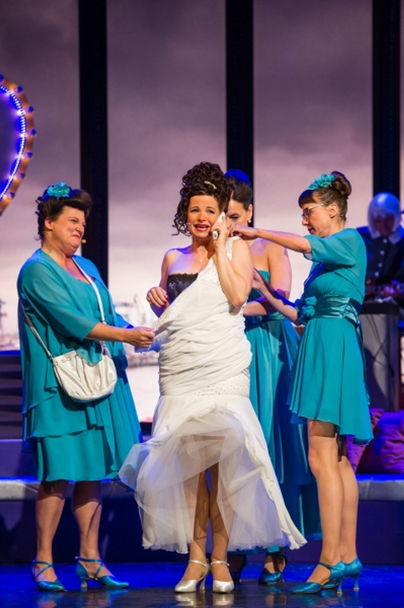 Photo Flash: Fortsetzung von Heisse Zeiten - HÖCHSTE ZEIT beginnt Vorstellungen im Capitol Theater Düsseldorf  Image