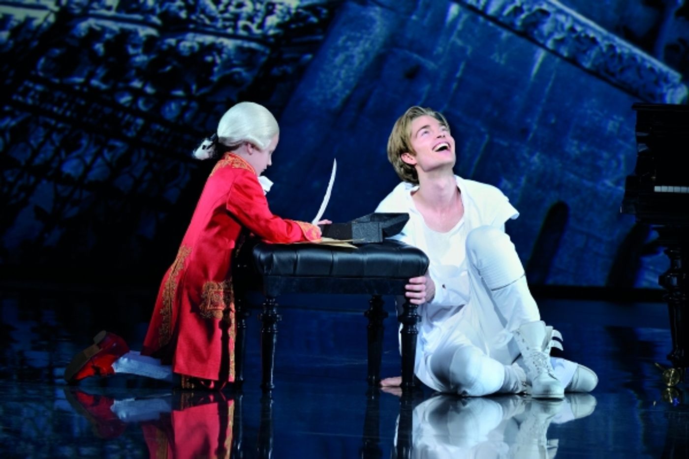 Photo Flash: MOZART ist mit neuer, moderner Inszenierung wieder in Wien Photo Flash: MOZART ist mit neuer, moderner Inszenierung wieder in Wien Image