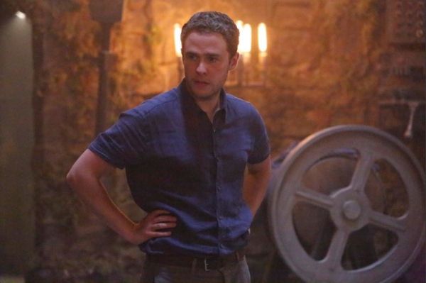 Iain De Caestecker Photo