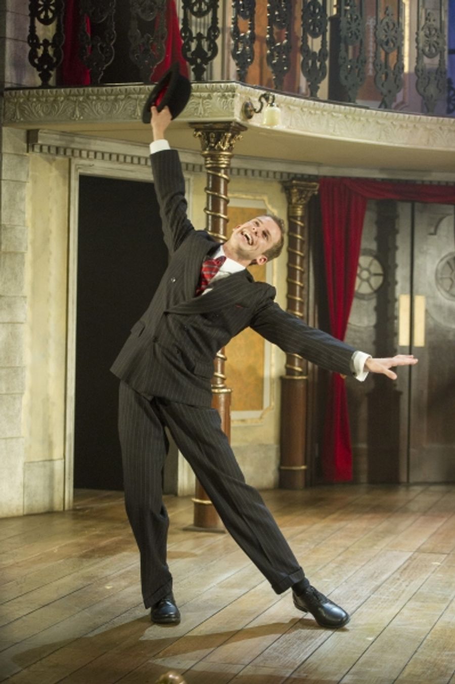 Photo Flash: First Look at THE SMALLEST SHOW ON EARTH UK Tour Image