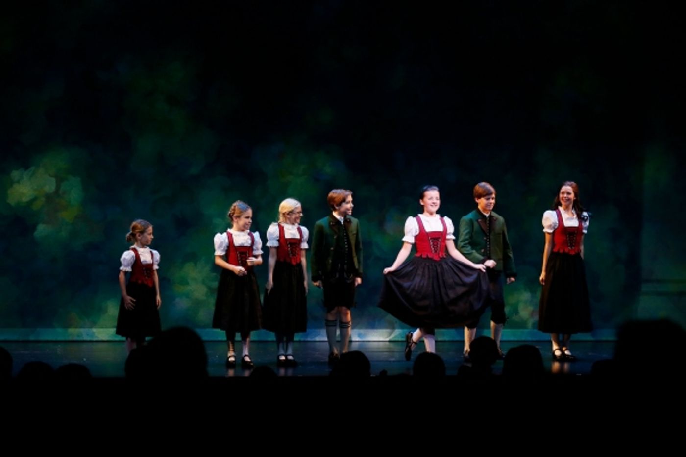 Photo Flash: THE SOUND OF MUSIC National Tour Celebrates Opening Night in Los Angeles; Curtain Call!  Image