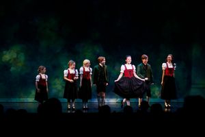 Audrey Bennett, Mackenzie Currie, Svea Johnson, Quinn Erickson, Maria Knasel, Erich Schuett and Paige Silvester @ BroadwayWorld Audrey Bennett, Mackenzie Currie, Svea Johnson, Quinn Erickson, Maria Knasel, Erich S Photo