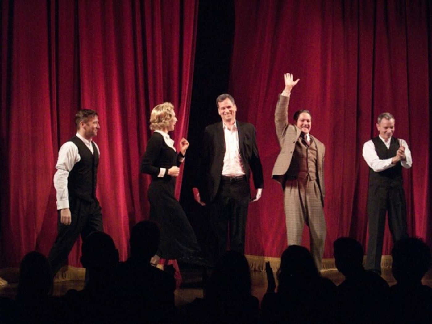 Photo Flash: Tech Writer David Pogue Guest Stars in 39 STEPS Off-Broadway  Image