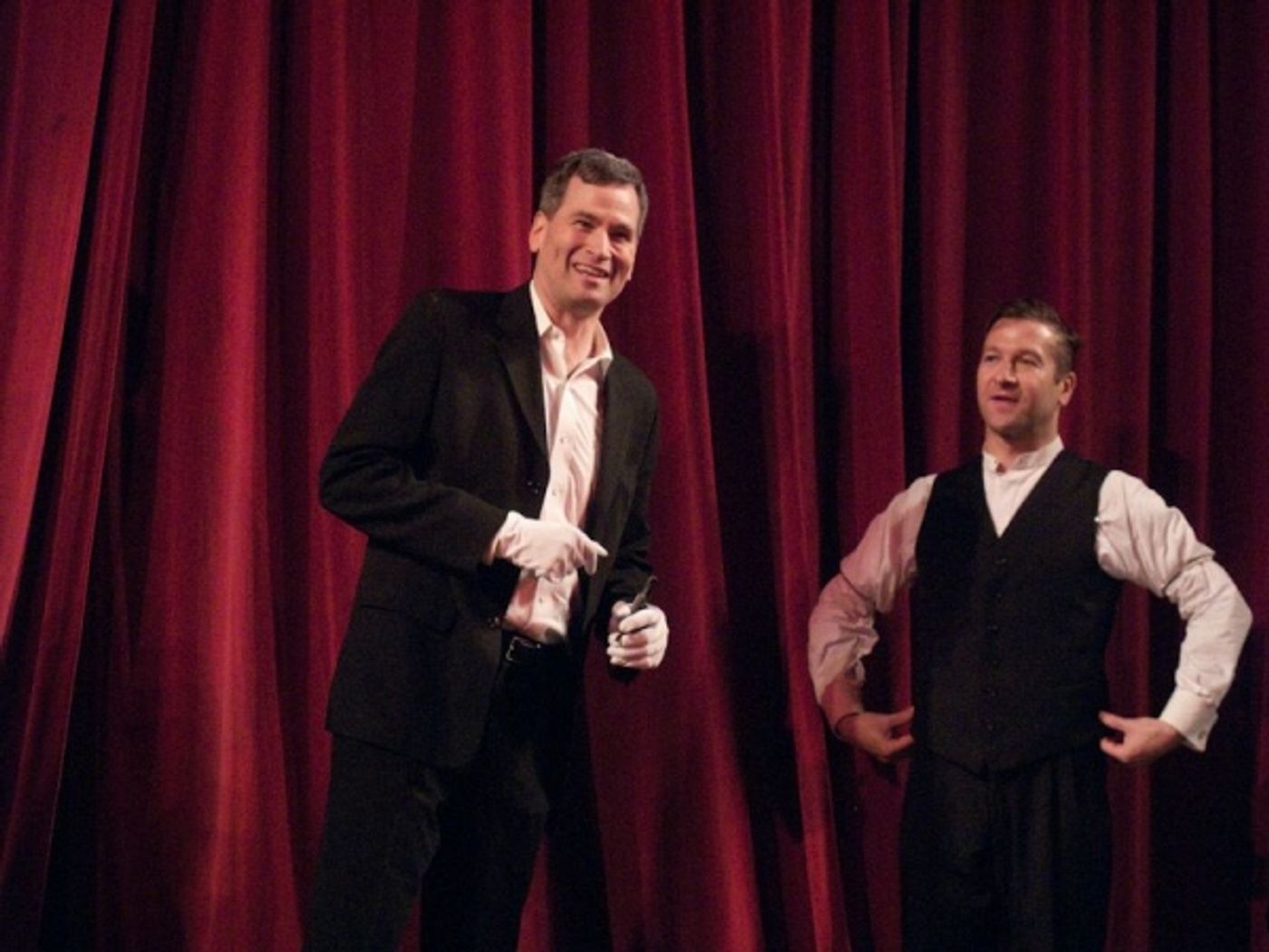 Photo Flash: Tech Writer David Pogue Guest Stars in 39 STEPS Off-Broadway  Image