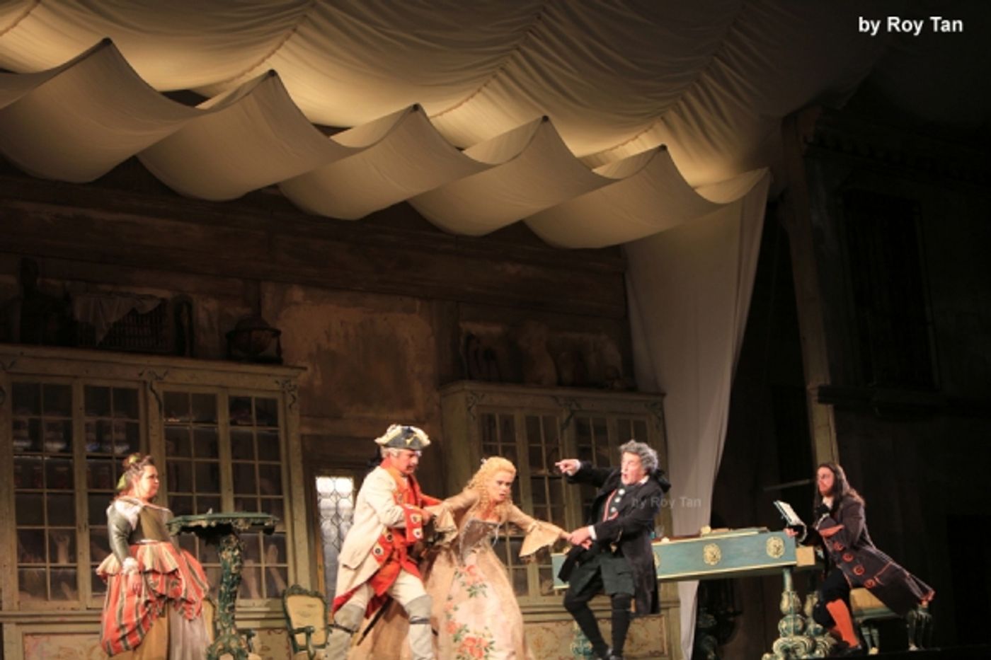 Photo Flash: First Look at Morgan Pearse, Kathryn Rudge, Andrew Shore, & More in English National Opera's THE BARBER OF SEVILLE Photo Flash: First Look at Morgan Pearse, Kathryn Rudge, Andrew Shore, & More in English National Opera's THE BARBER OF SEVILLE Image