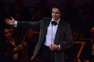 Julian Ovenden @ BroadwayWorld Julian Ovenden Photo