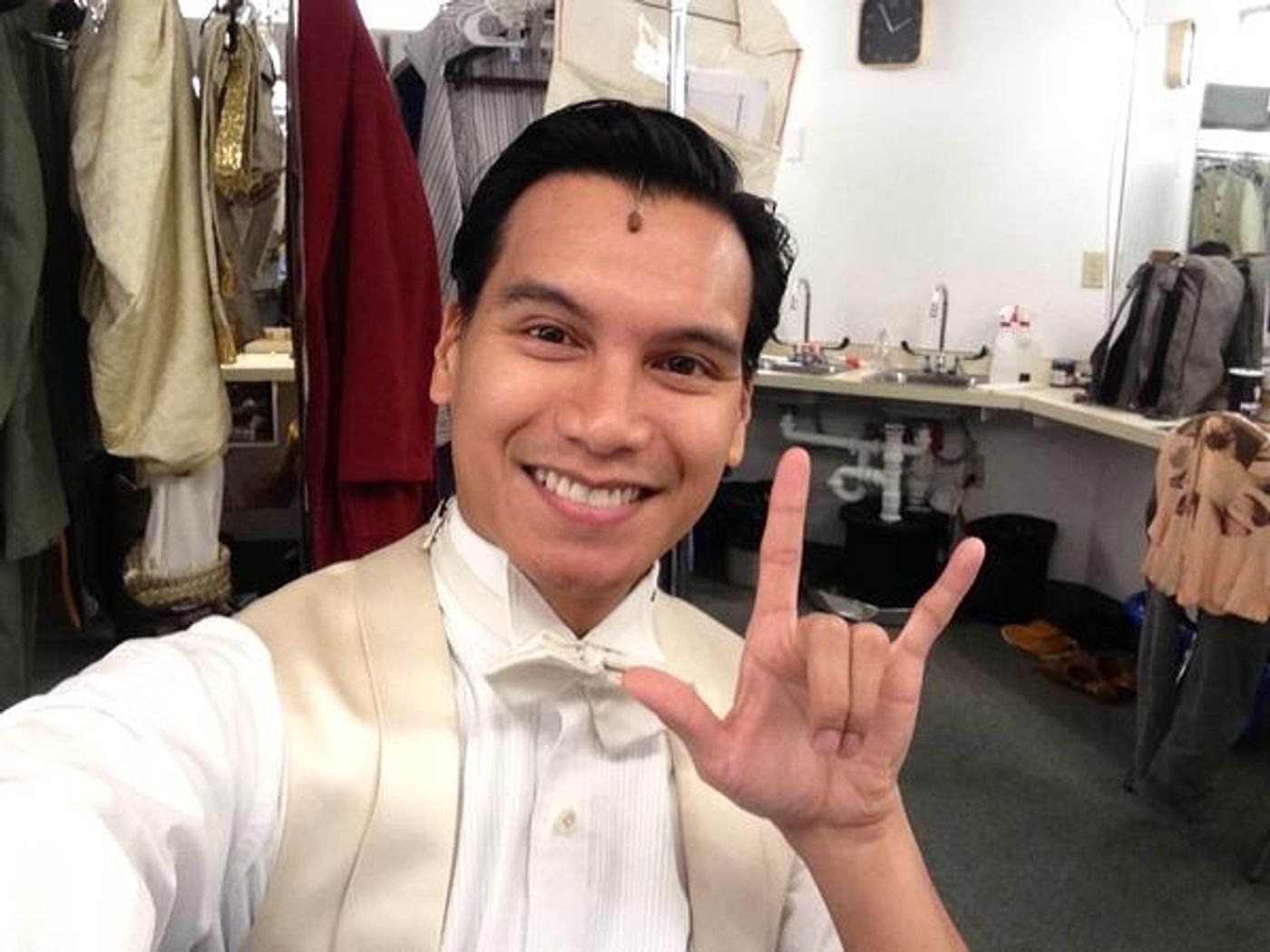 Photo Flash: Saturday Intermission Pics, 10/10- ON YOUR FEET Snaps First Broadway #SIP, Plus AN AMERICAN IN PARIS and More Photo Flash: Saturday Intermission Pics, 10/10- ON YOUR FEET Snaps First Broadway #SIP, Plus AN AMERICAN IN PARIS and More Image