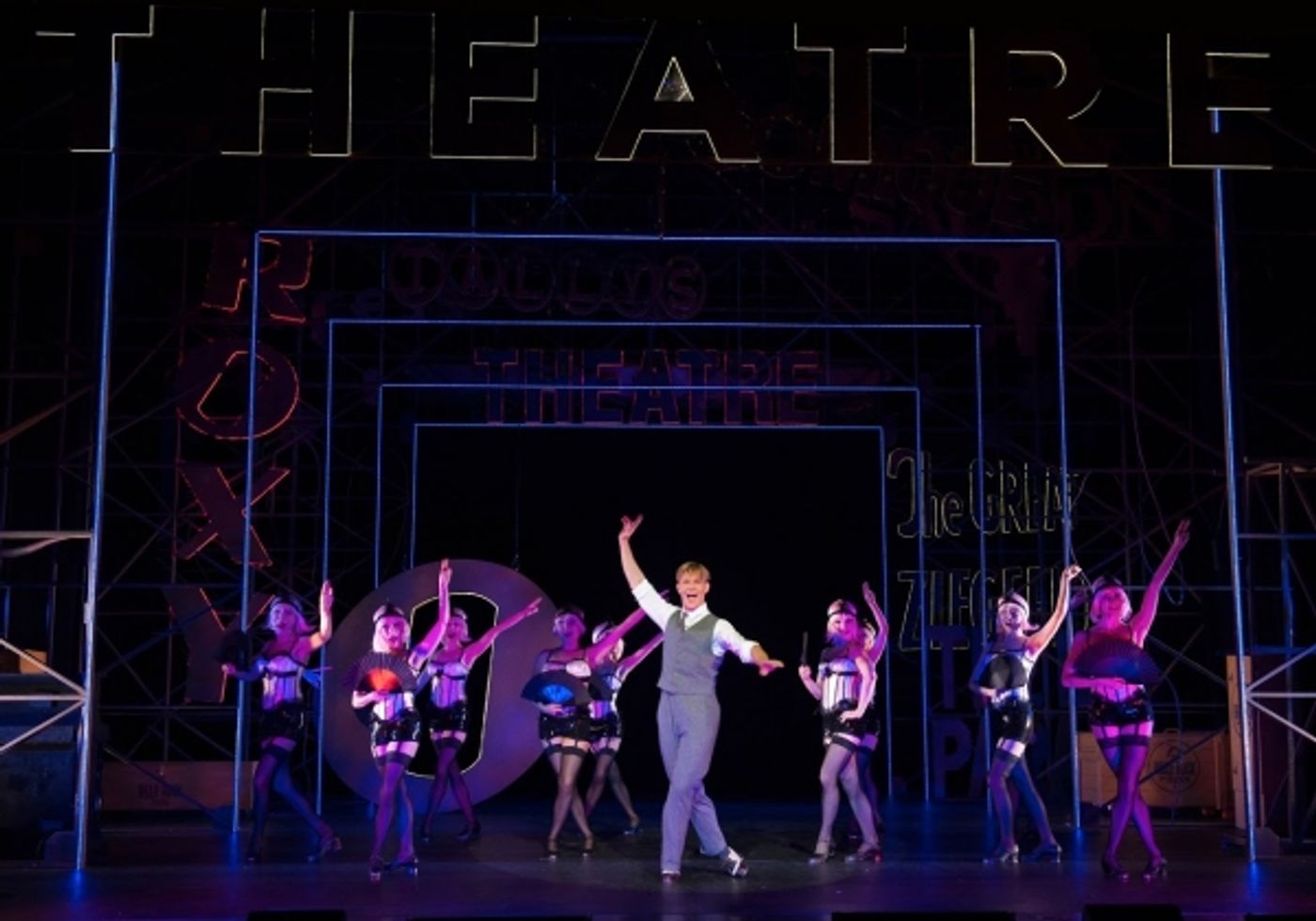 Photos! CRAZY FOR YOU läuft diese Saison am Landestheater Schleswig-Holstein Photos! CRAZY FOR YOU läuft diese Saison am Landestheater Schleswig-Holstein Image