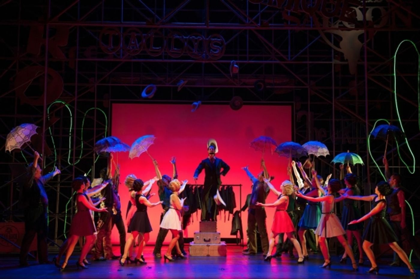 Photos! CRAZY FOR YOU läuft diese Saison am Landestheater Schleswig-Holstein Photos! CRAZY FOR YOU läuft diese Saison am Landestheater Schleswig-Holstein Image