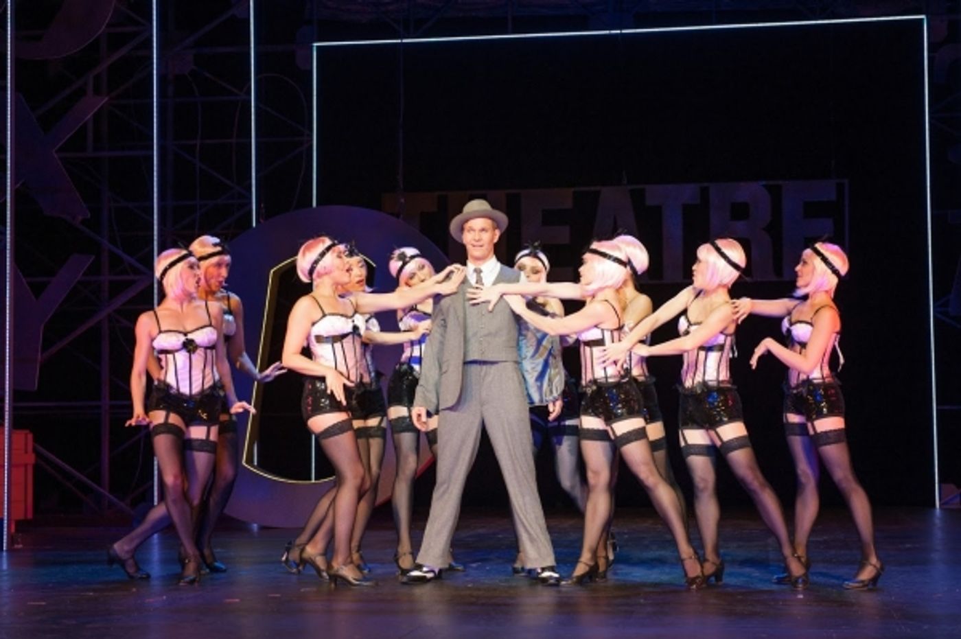 Photos! CRAZY FOR YOU läuft diese Saison am Landestheater Schleswig-Holstein Photos! CRAZY FOR YOU läuft diese Saison am Landestheater Schleswig-Holstein Image