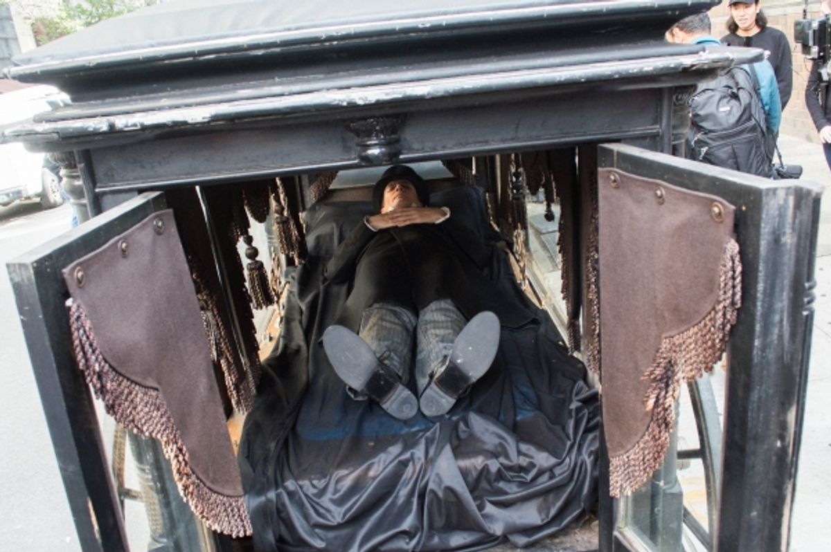 To mark the occasion of Jefferson Mays'' 6,000th death in Broadway''s A GENTLEMAN''S GUIDE TO LOVE AND MURDER, the production held a funeral procession down West 48th Street, as cast members and fans, all dressed in mourning attire, followed Mr. Mays, lyi at 