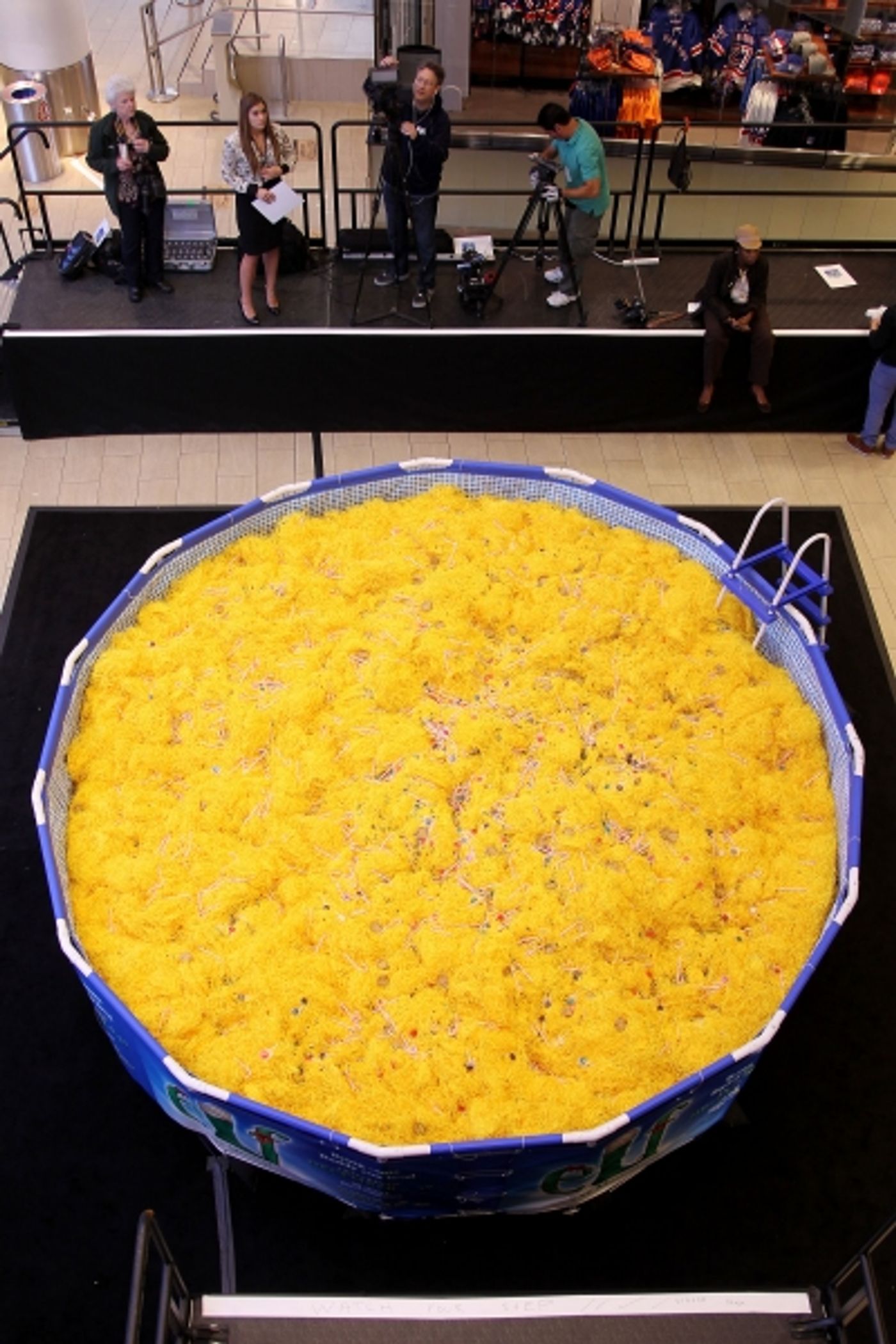 Photo Flash: ELF THE MUSICAL Hosts 'Snow Globe Challenge' at Madison Square Garden  Image