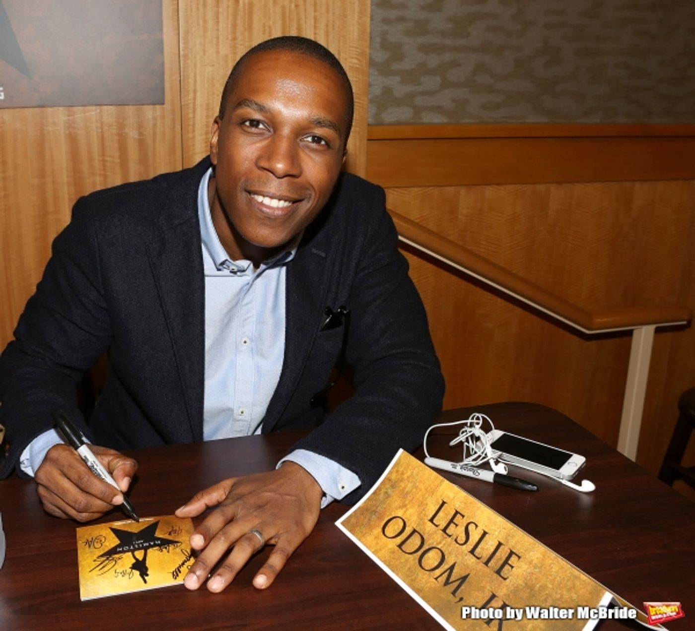 Photo Coverage: Lin-Manuel Miranda, Jonathan Groff, and HAMILTON Cast Sign CDs at Barnes and Noble  Image