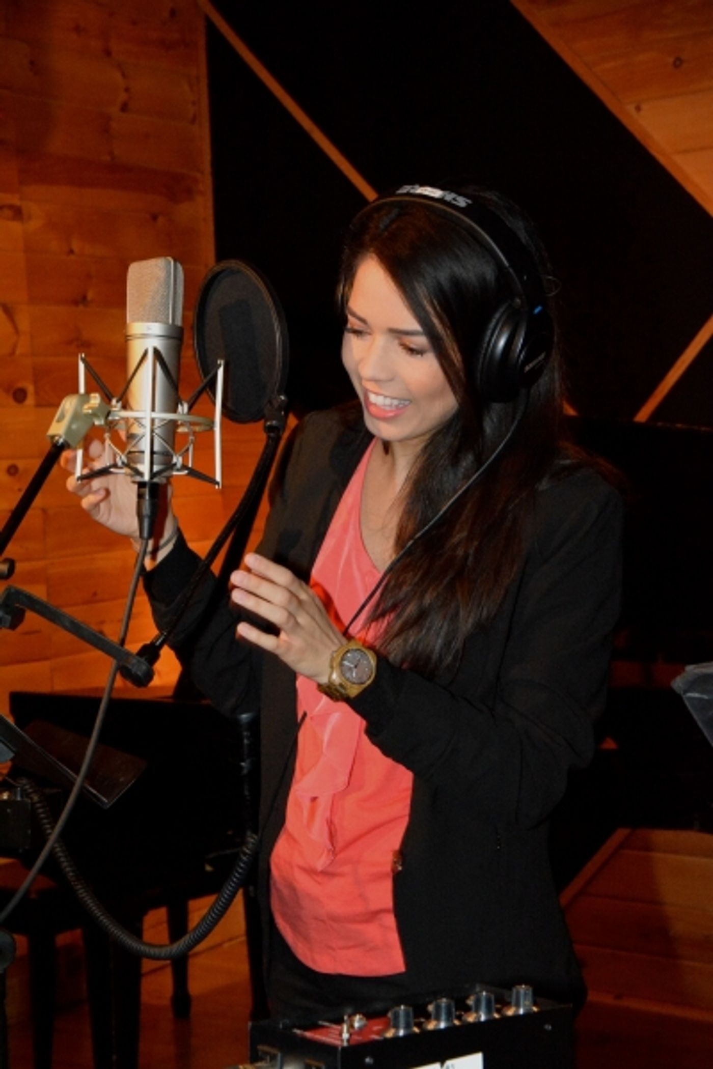 Exclusive Photo Coverage: WICKED's Arielle Jacobs Sings Carols For A Cure  Image