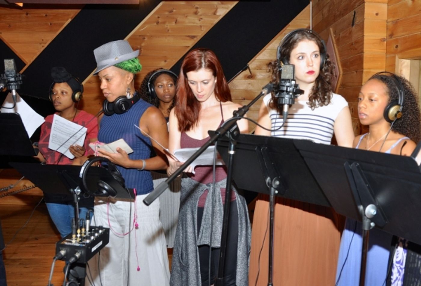Exclusive Photo Coverage: AMAZING GRACE Cast Gets Ready for the Holidays with Carols For A Cure Image