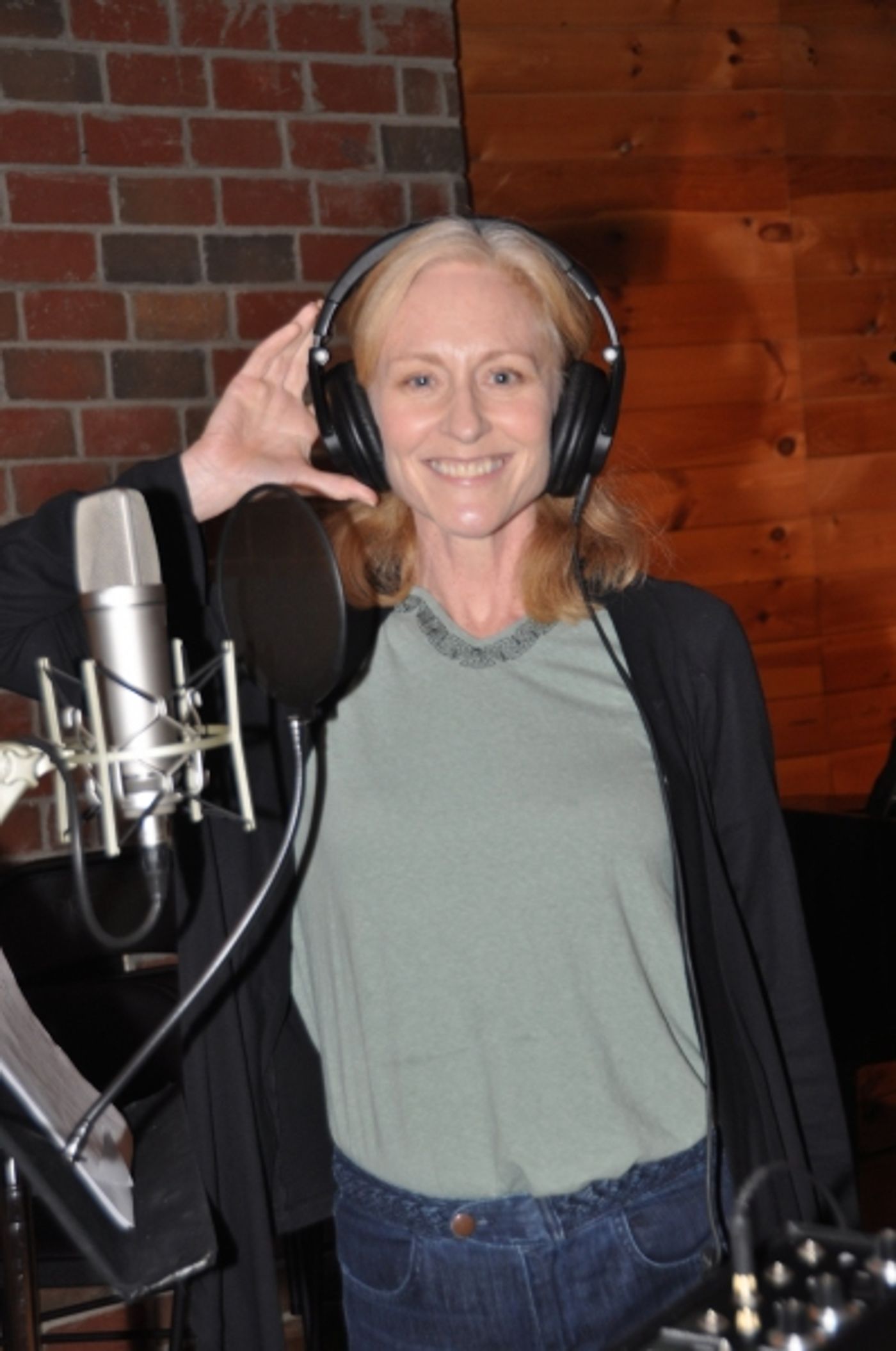 Exclusive Photo Coverage: AMAZING GRACE Cast Gets Ready for the Holidays with Carols For A Cure Image