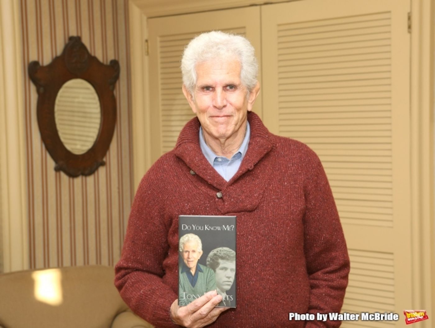 Photo Coverage: Tony Roberts Takes Home New Memoir DO YOU KNOW ME?  Image
