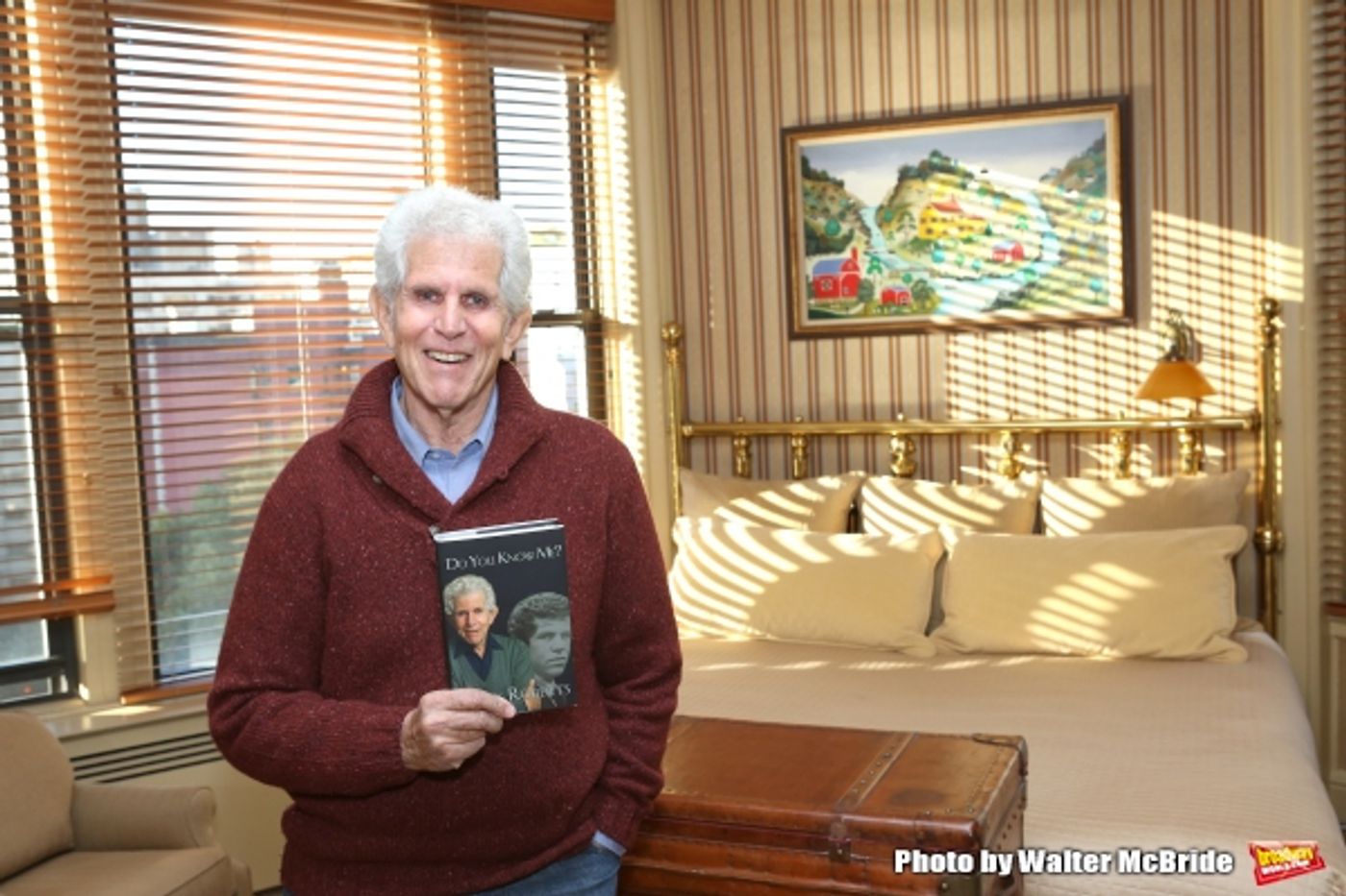 Photo Coverage: Tony Roberts Takes Home New Memoir DO YOU KNOW ME?  Image