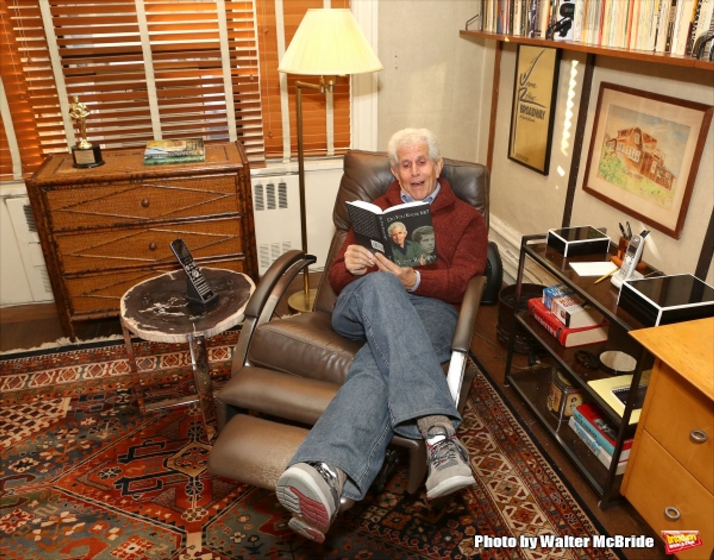 Photo Coverage: Tony Roberts Takes Home New Memoir DO YOU KNOW ME?  Image