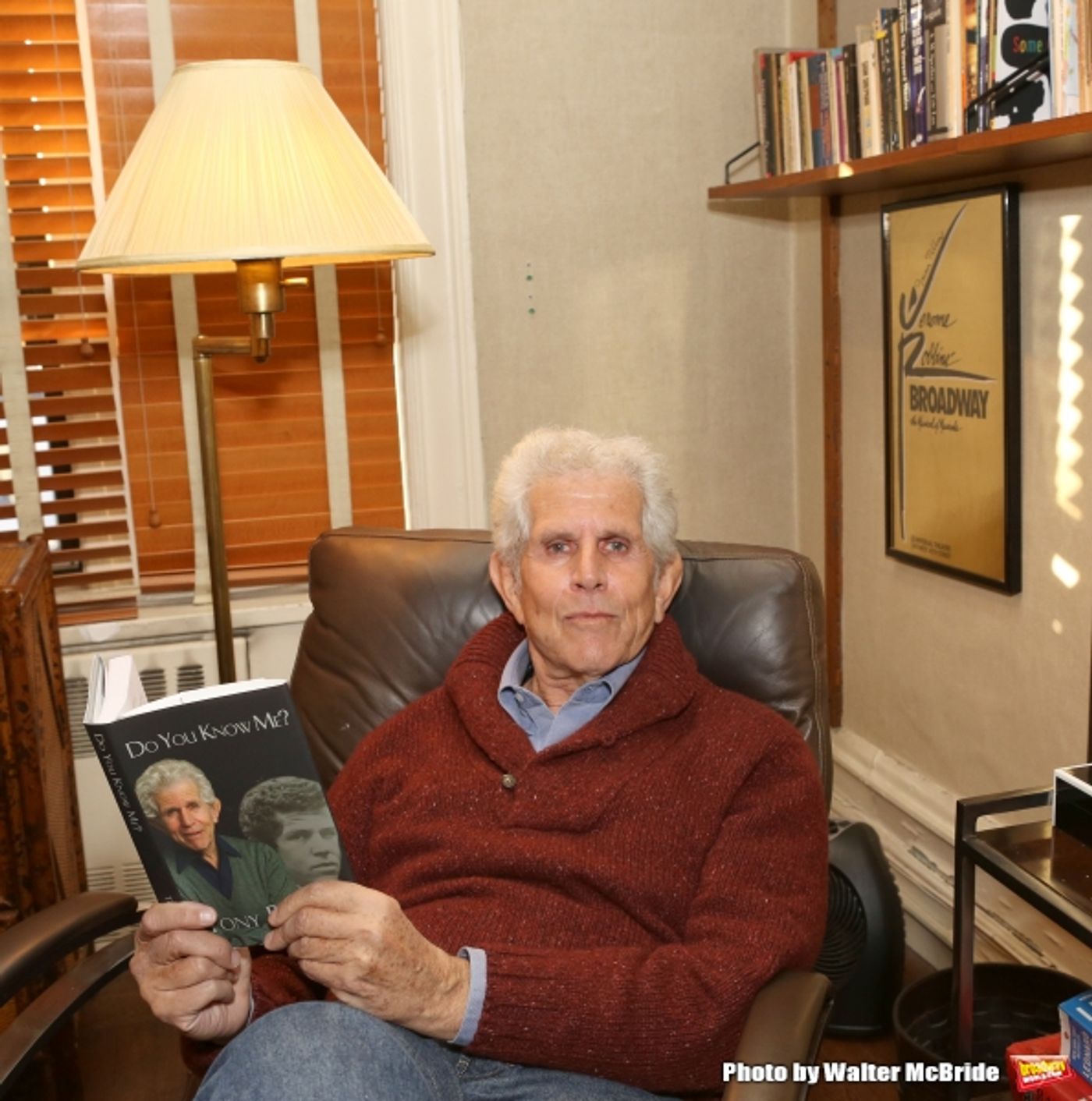 Photo Coverage: Tony Roberts Takes Home New Memoir DO YOU KNOW ME?  Image