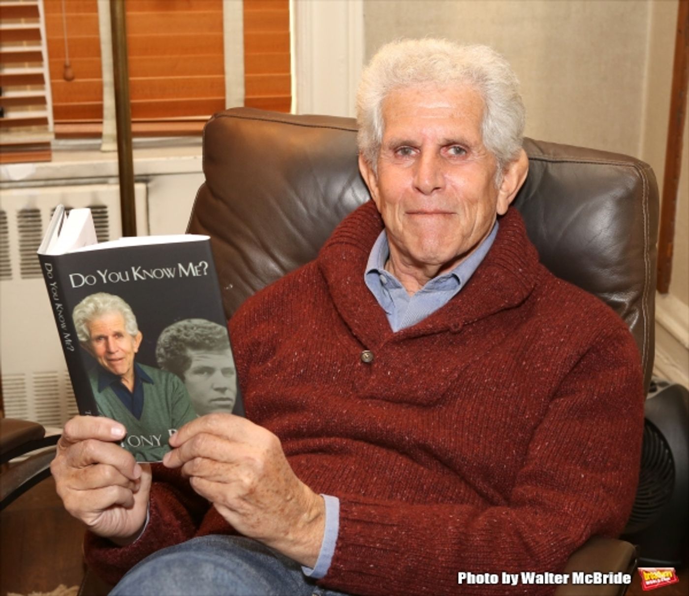 Photo Coverage: Tony Roberts Takes Home New Memoir DO YOU KNOW ME?  Image
