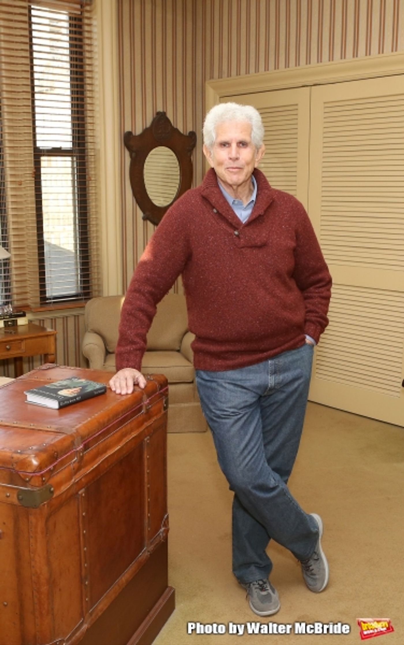 Photo Coverage: Tony Roberts Takes Home New Memoir DO YOU KNOW ME?  Image