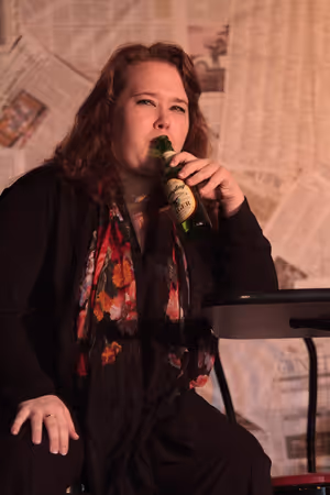 Joanna Meyer as Liz Photo