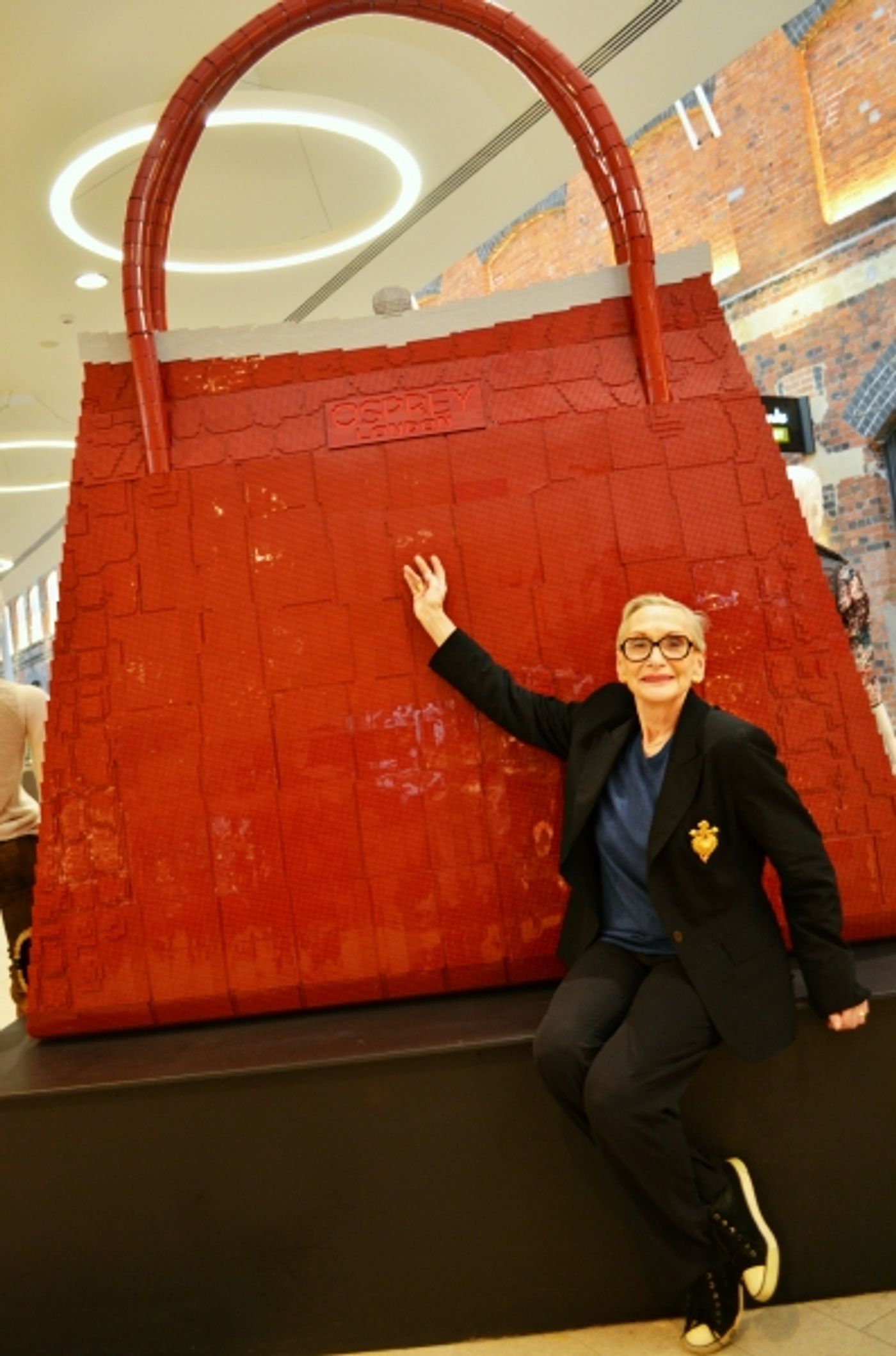 Photo Flash: A Handbag? Wyvern Theatre's THE IMPORTANCE OF BEING EARNEST Star Sian Phillips Visits Swindon Designer Outlet  Image