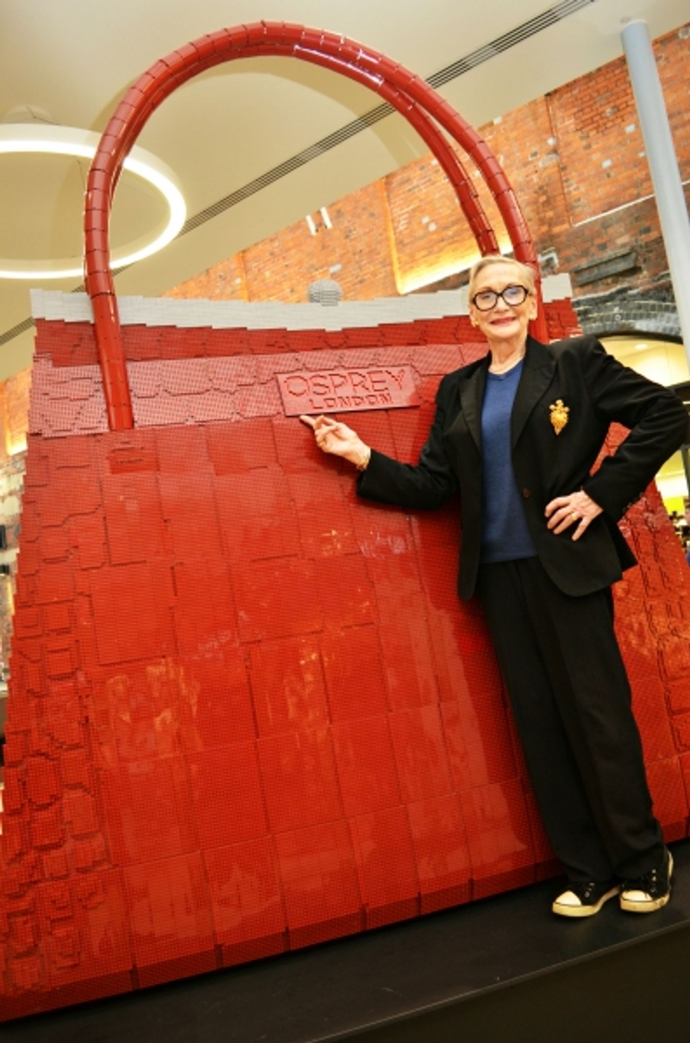 Photo Flash: A Handbag? Wyvern Theatre's THE IMPORTANCE OF BEING EARNEST Star Sian Phillips Visits Swindon Designer Outlet  Image