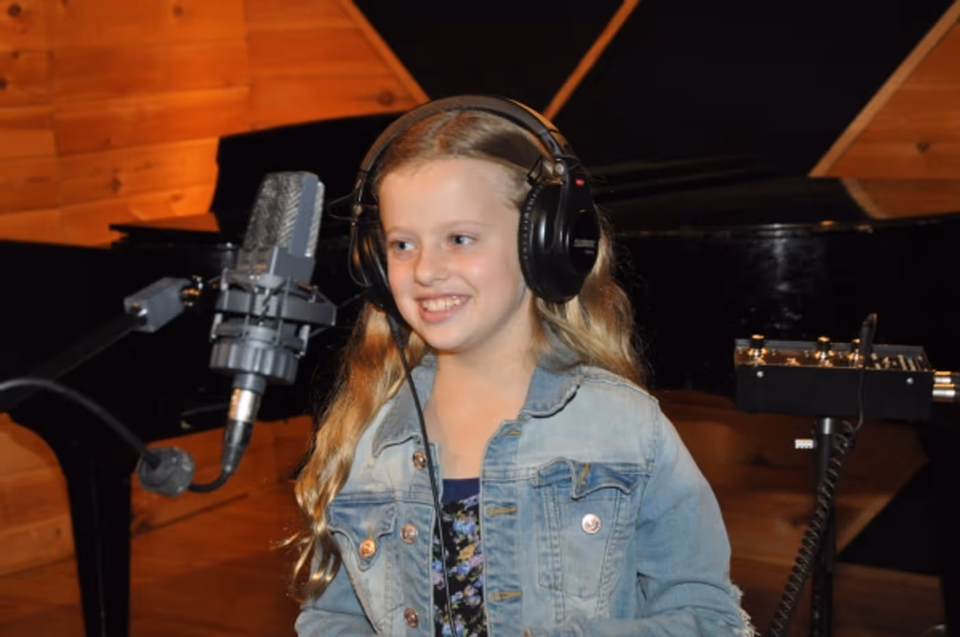 Exclusive Photo Coverage: LES MISERABLES Company Gathers in the Recording Studio for Carols For A Cure! Image