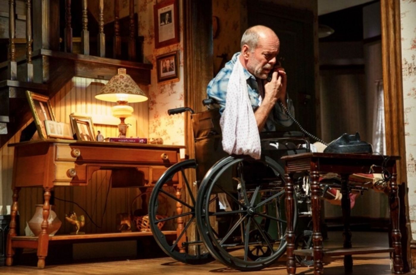 Photo Flash: Just in Time for Halloween! First Look at Bruce Willis & Laurie Metcalf in MISERY on Broadway  Image