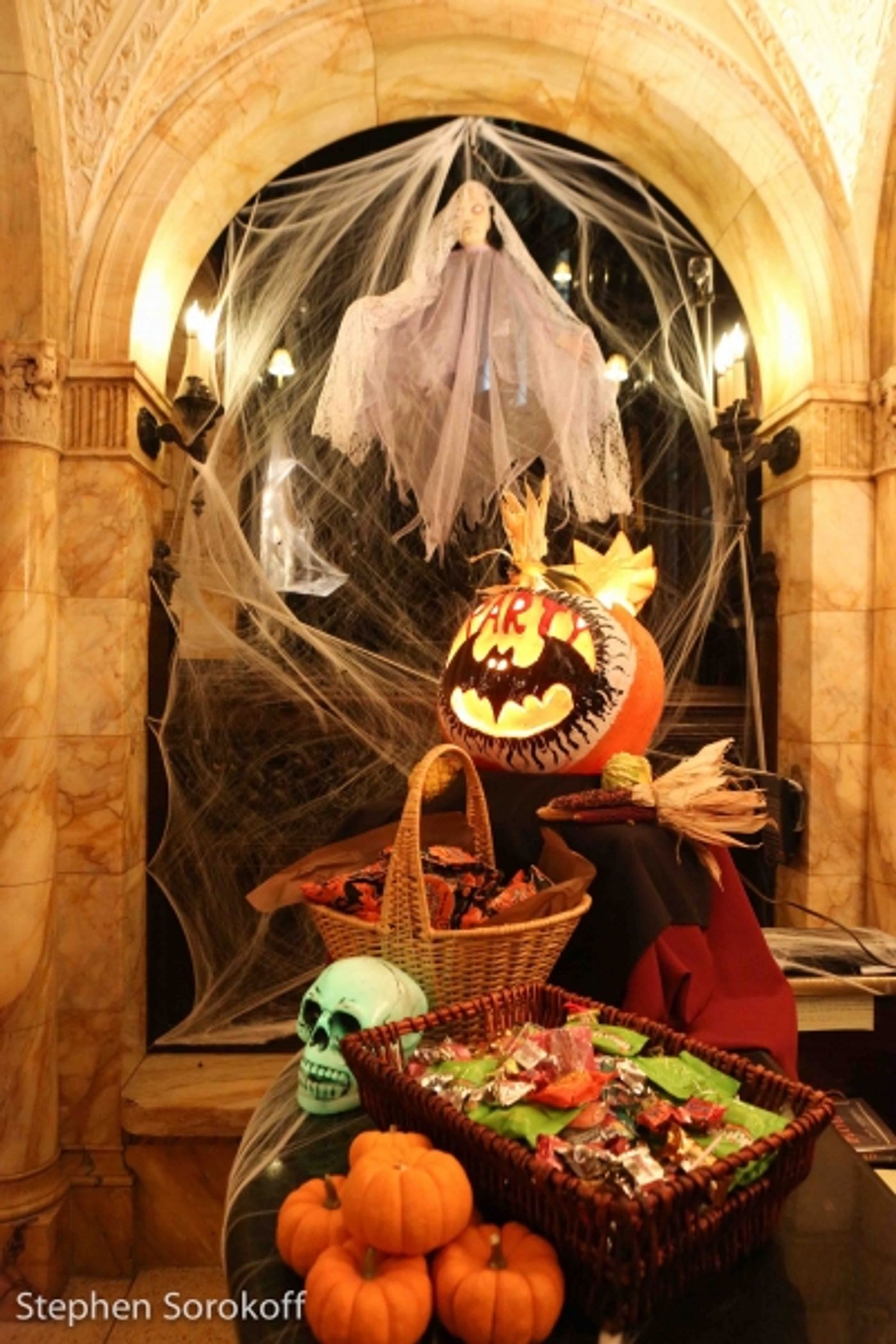 Photo Coverage: The Friars Club Celebrates Halloween  Image