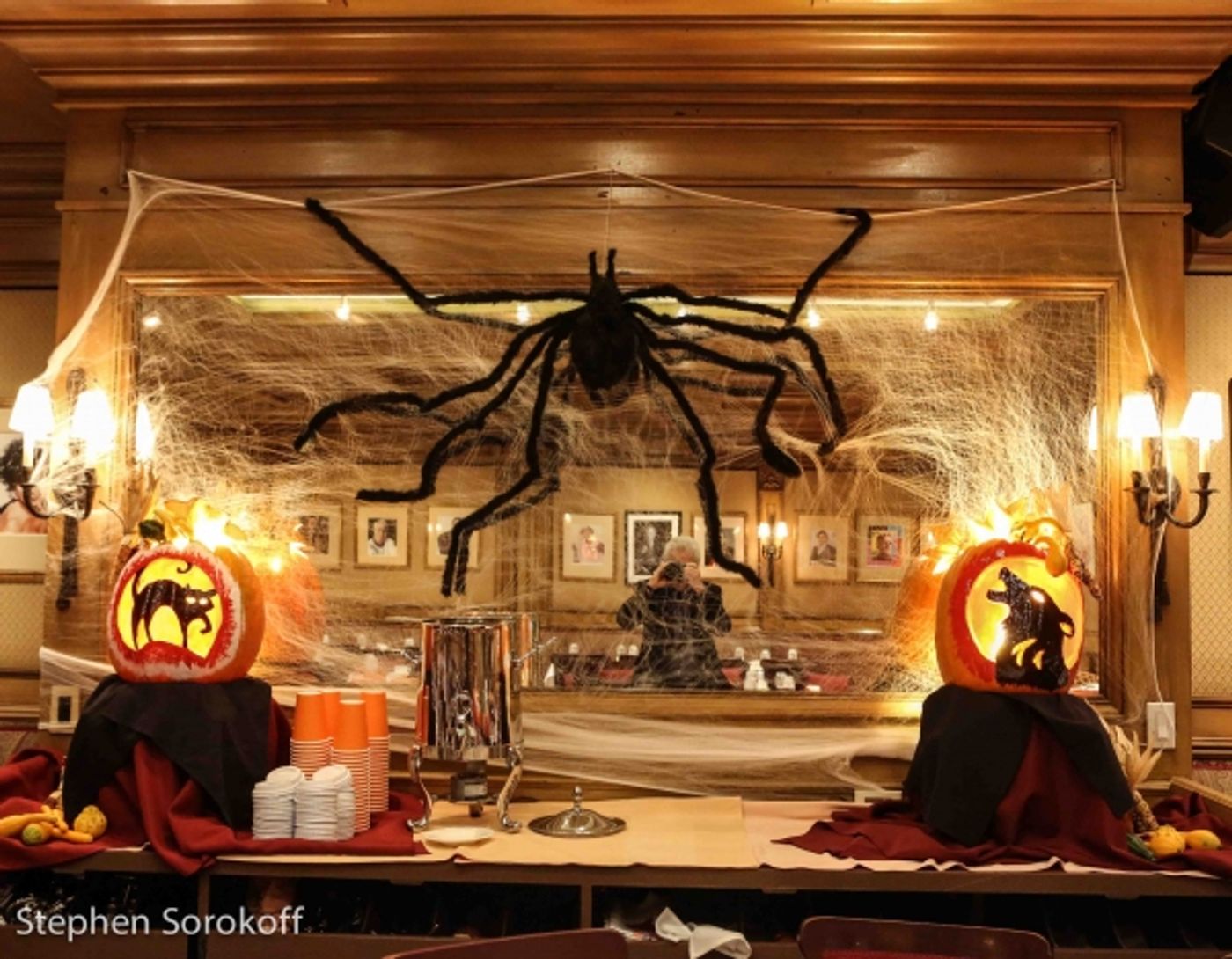 Photo Coverage: The Friars Club Celebrates Halloween  Image