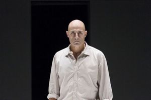 Mark Strong Photo