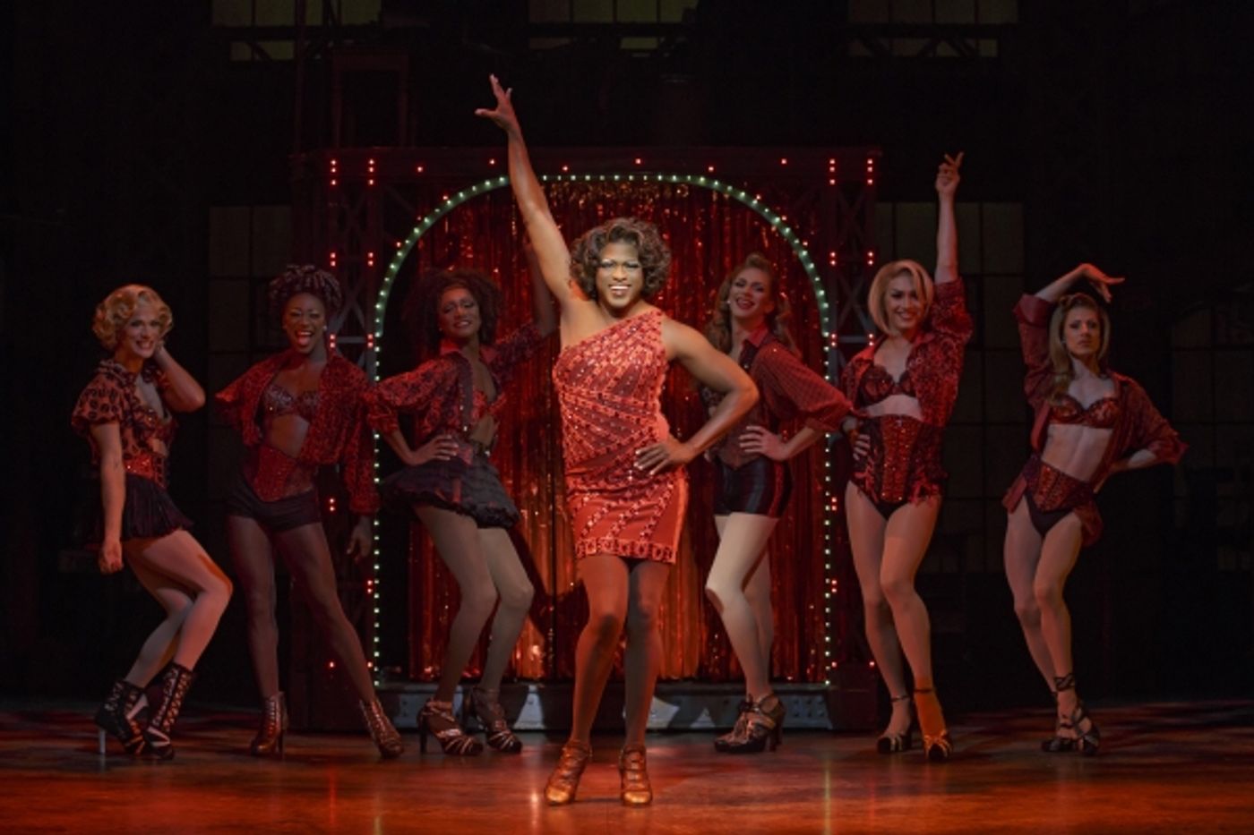 Photo Flash: First Look- Wayne Brady Steps into KINKY BOOTS  Image