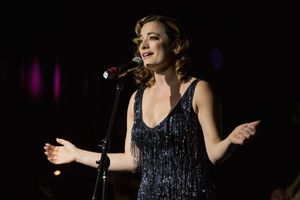 Laura Michelle Kelly Photo