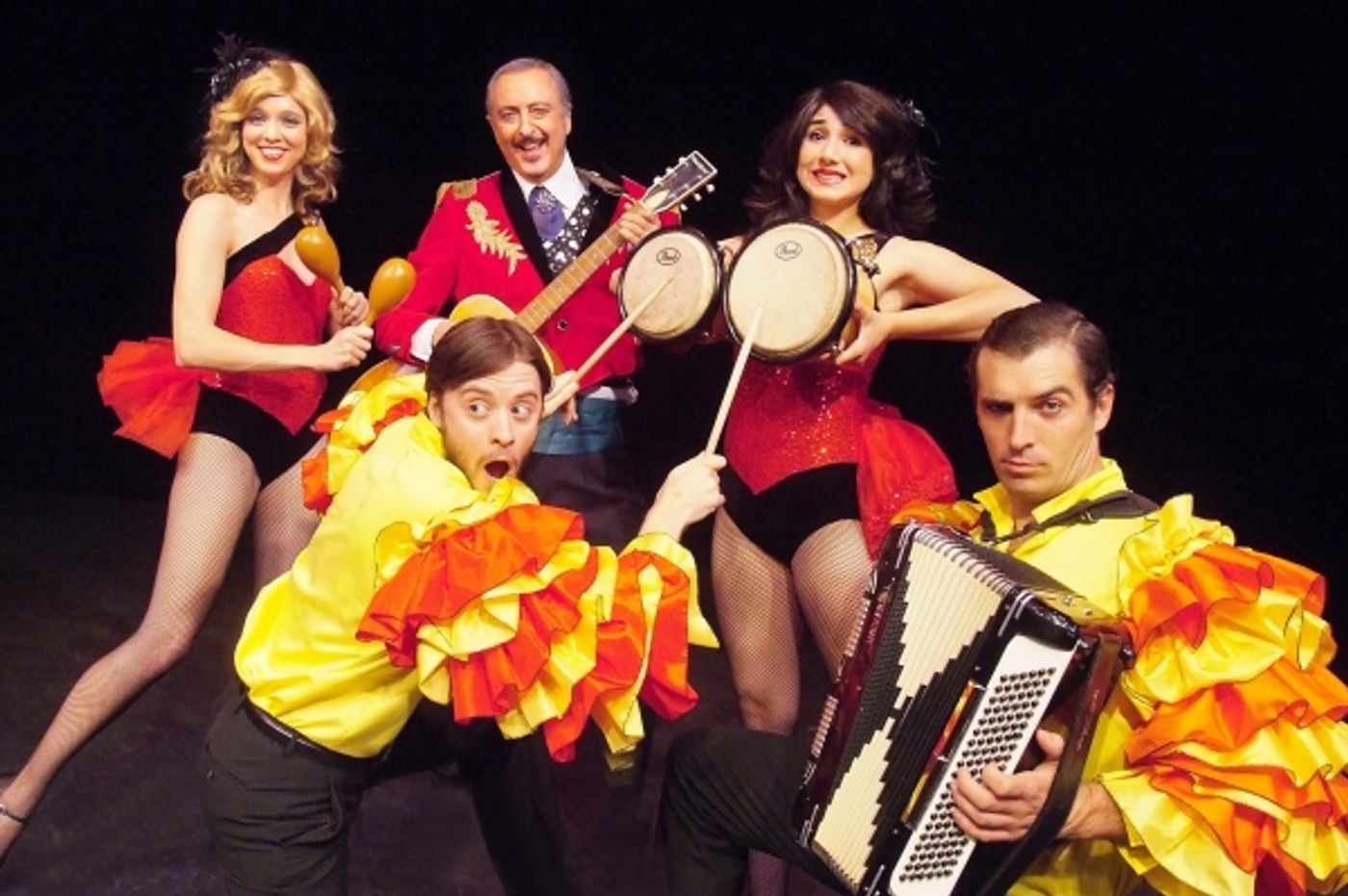 Photo Flash: EL GRANDE CIRCUS DE COCA COLA at the Colony Theatre  Image